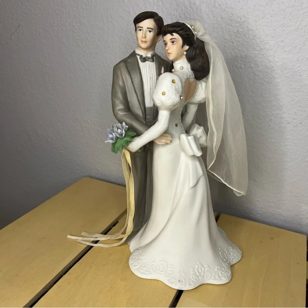 Vintage Roman Wedding Bride Groom Cake Top with Music Box 9 in Porcelain Rare